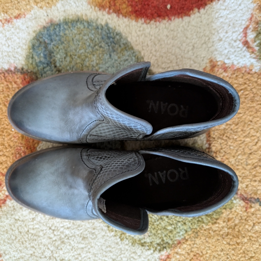 Stylish Gray Ankle Boots - Picture 4 of 8
